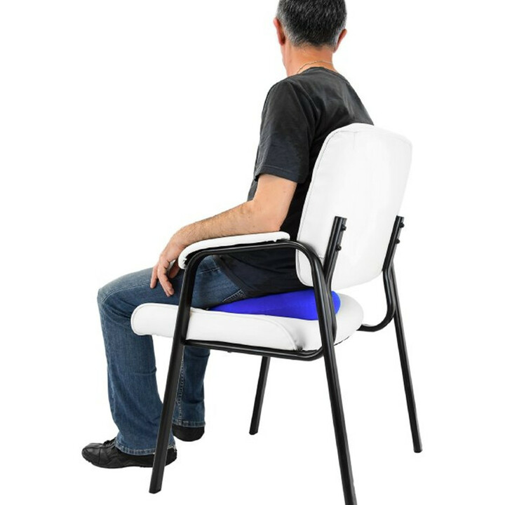 Puhallettava donitsin muotoinen pehmuste istuimelle