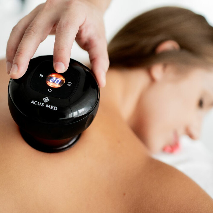 Sähköinen kuppaushierontalaite säädettävällä imuteholla ja lämmityksellä